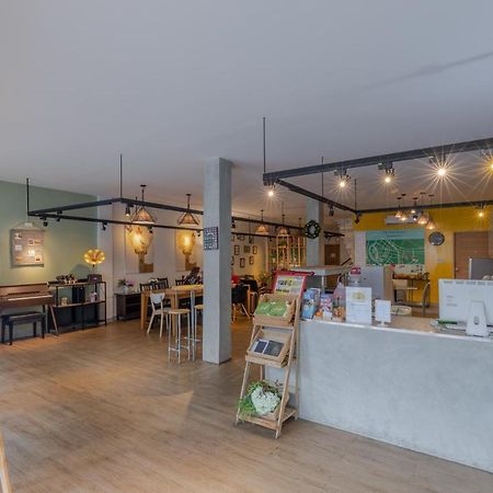 Folk Poshtel Silom Bed and Breakfast Μπανγκόκ Εξωτερικό φωτογραφία