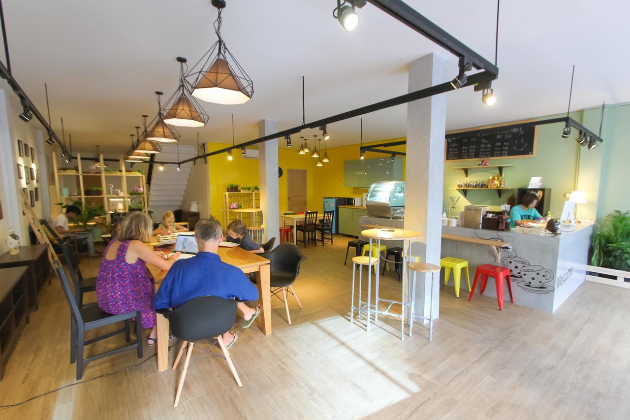 Folk Poshtel Silom Bed and Breakfast Μπανγκόκ Εξωτερικό φωτογραφία