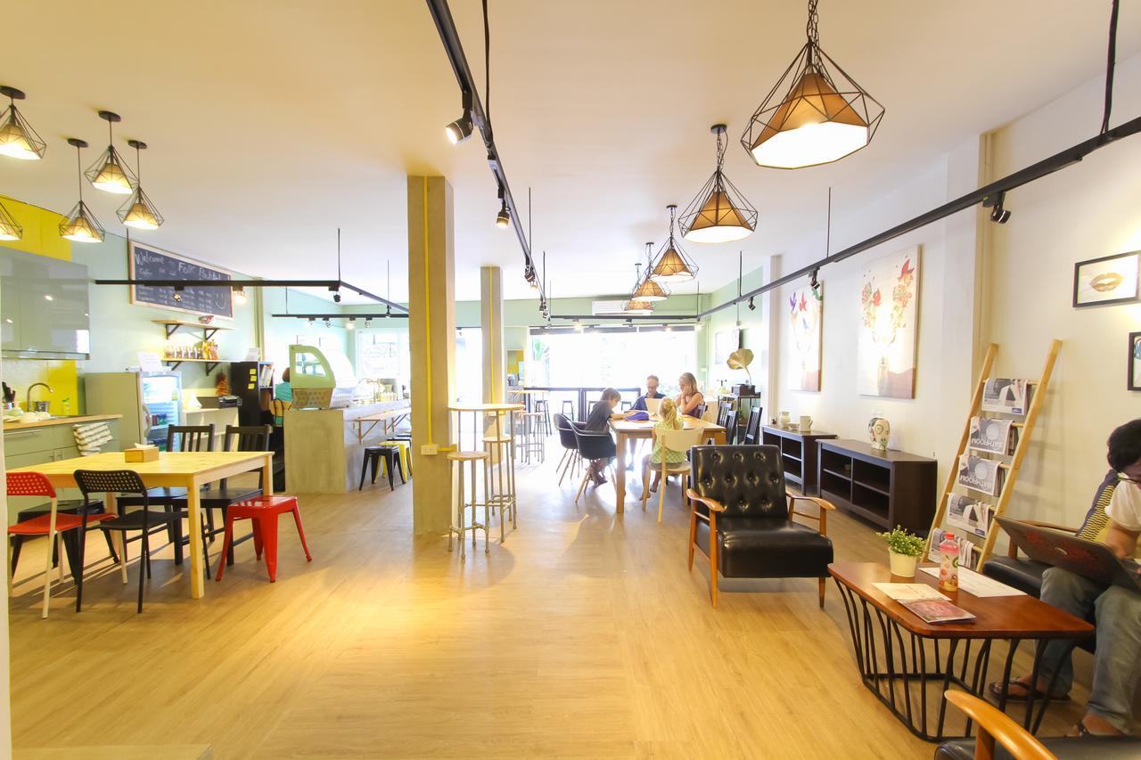 Folk Poshtel Silom Bed and Breakfast Μπανγκόκ Εξωτερικό φωτογραφία