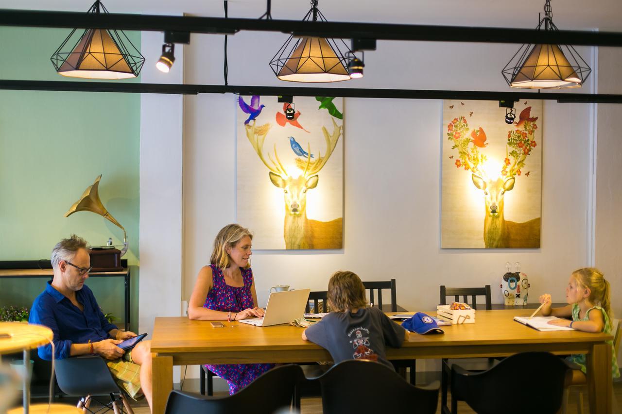 Folk Poshtel Silom Bed and Breakfast Μπανγκόκ Εξωτερικό φωτογραφία