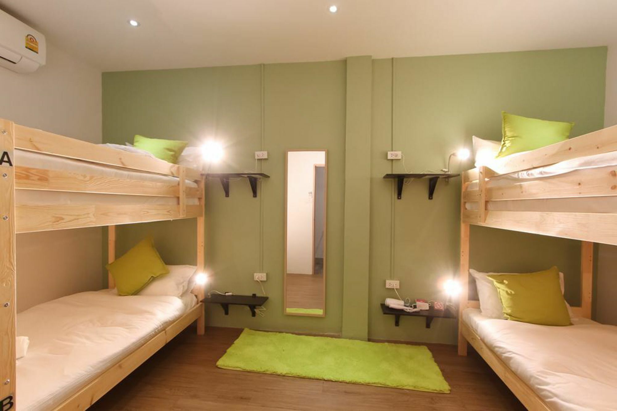 Folk Poshtel Silom Bed and Breakfast Μπανγκόκ Εξωτερικό φωτογραφία