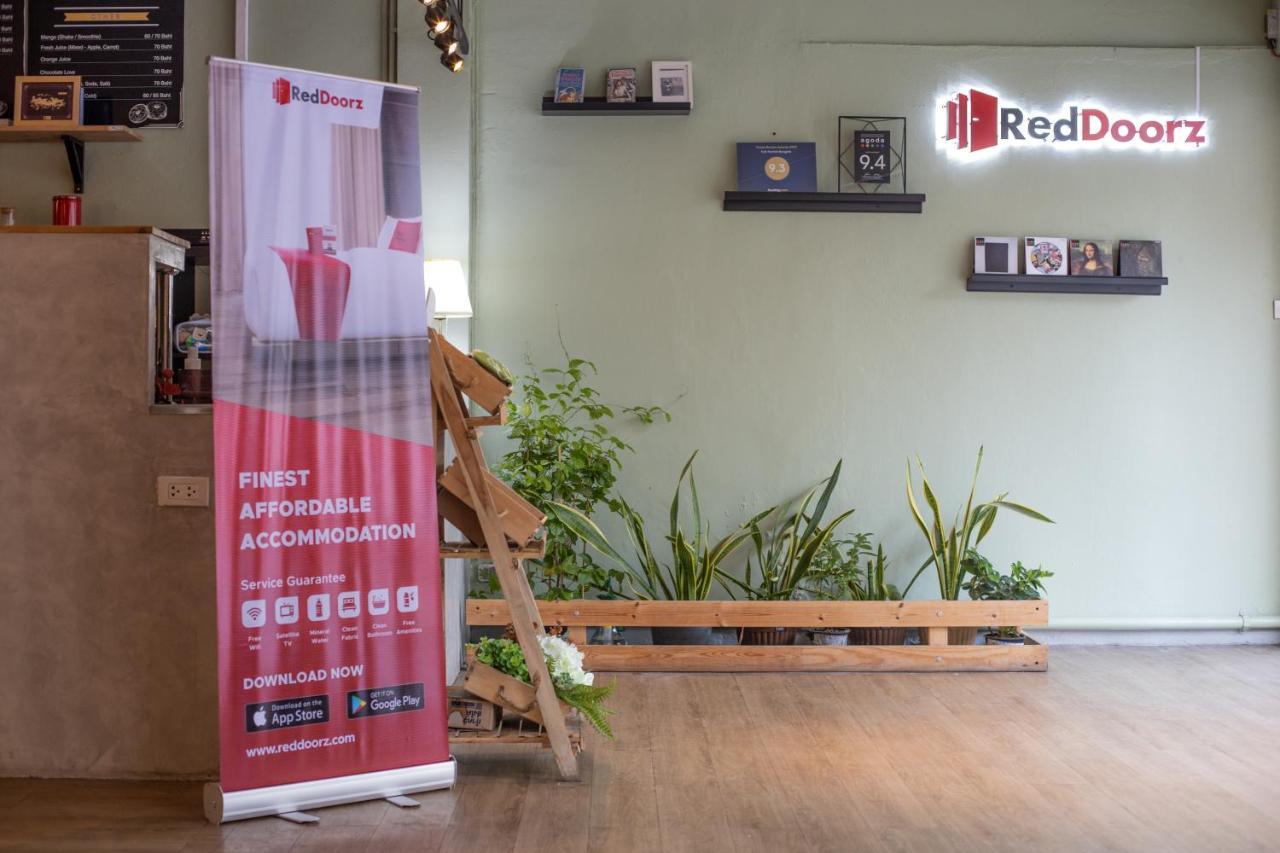 Folk Poshtel Silom Bed and Breakfast Μπανγκόκ Εξωτερικό φωτογραφία