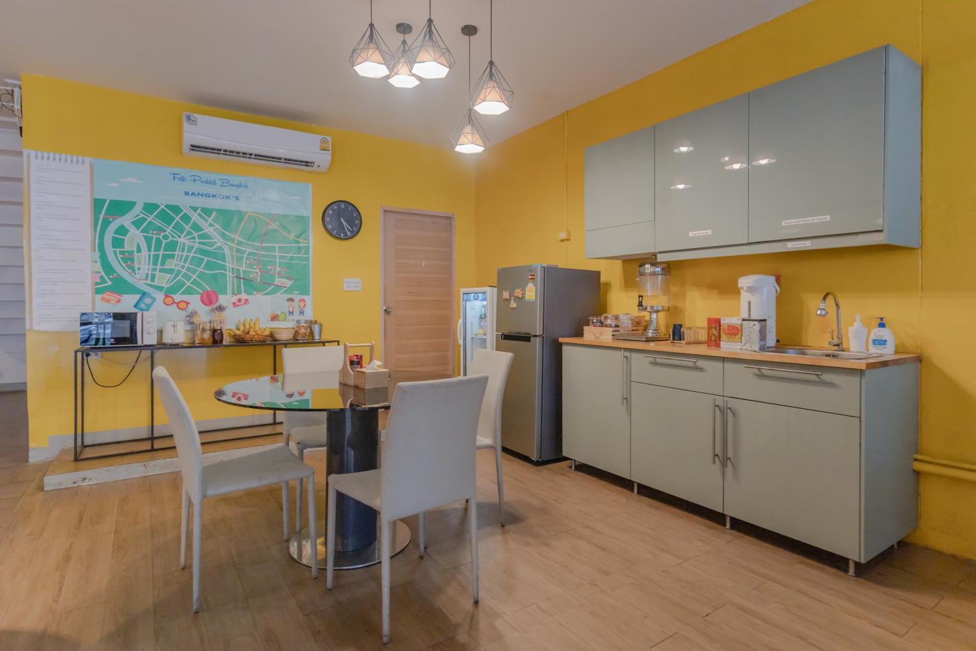 Folk Poshtel Silom Bed and Breakfast Μπανγκόκ Εξωτερικό φωτογραφία