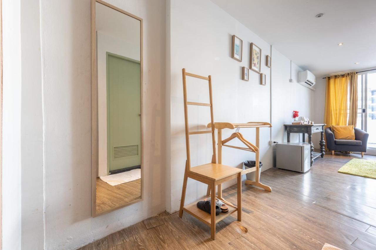 Folk Poshtel Silom Bed and Breakfast Μπανγκόκ Εξωτερικό φωτογραφία